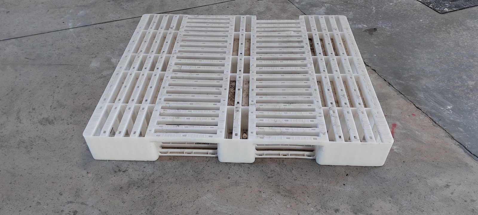 pallet usato 120x100 3 listelli colore bianco